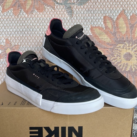 NIKE WMNS DROP-TYPE
BLACK/PINK TINT-WHITE-ZINNIA
Sneakers 
AV6697 001 - Picture 5 of 16